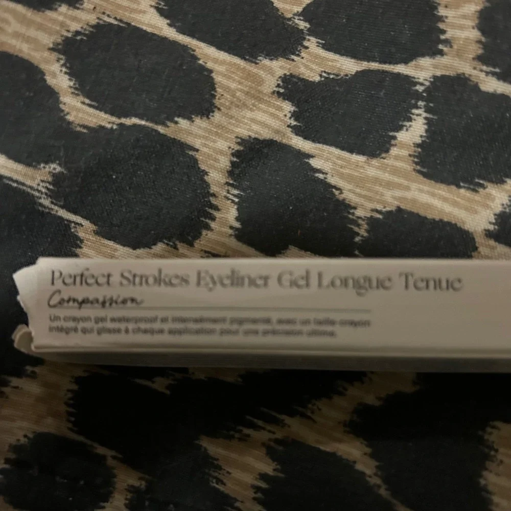 Rare Beauty Perfect Strokes Eyeliner Gel Longue Tenue -‎ Compassion